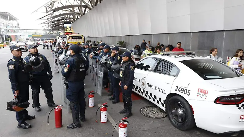 AICM se blinda con policías ante posibles manifestaciones de la CNTE